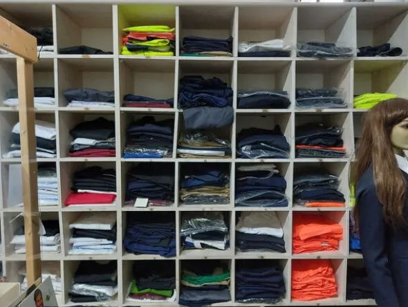 6#8597 Abbigliamento