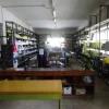 5#5425 Abbigliamento e arredi da negozio