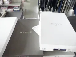 5#5425 Abbigliamento e arredi da negozio