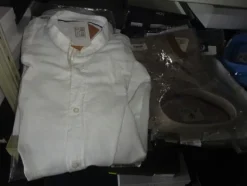 5#5425 Abbigliamento e arredi da negozio