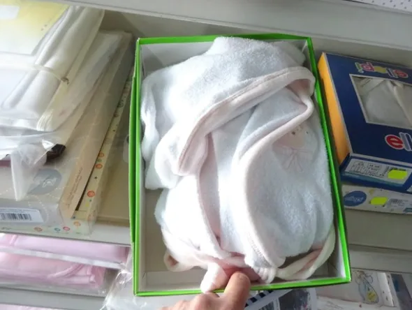 5#5425 Abbigliamento e arredi da negozio