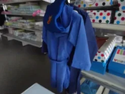 5#5425 Abbigliamento e arredi da negozio
