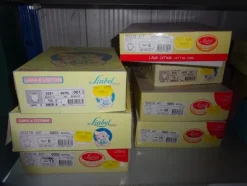 5#5425 Abbigliamento e arredi da negozio