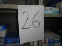 5#5425 Abbigliamento e arredi da negozio