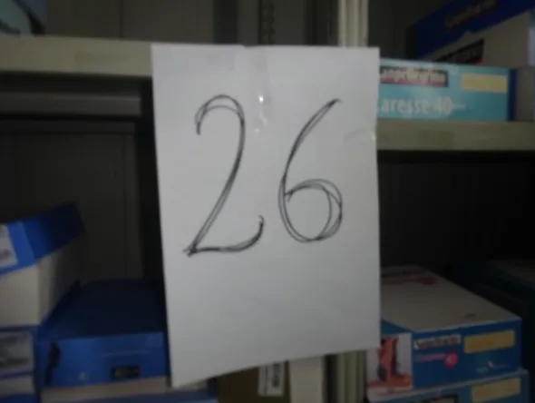 5#5425 Abbigliamento e arredi da negozio