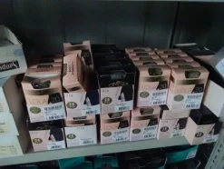 5#5425 Abbigliamento e arredi da negozio