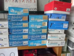 5#5425 Abbigliamento e arredi da negozio
