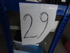5#5425 Abbigliamento e arredi da negozio