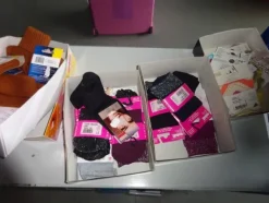 5#5425 Abbigliamento e arredi da negozio