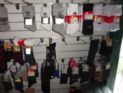 5#5425 Abbigliamento e arredi da negozio