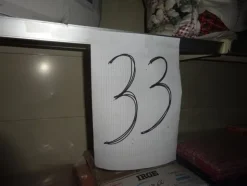 5#5425 Abbigliamento e arredi da negozio