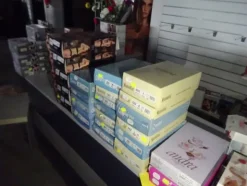 5#5425 Abbigliamento e arredi da negozio