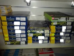 5#5425 Abbigliamento e arredi da negozio