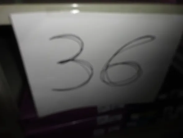 5#5425 Abbigliamento e arredi da negozio