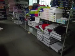5#5425 Abbigliamento e arredi da negozio