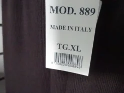5#5425 Abbigliamento e arredi da negozio
