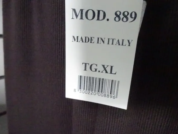 5#5425 Abbigliamento e arredi da negozio