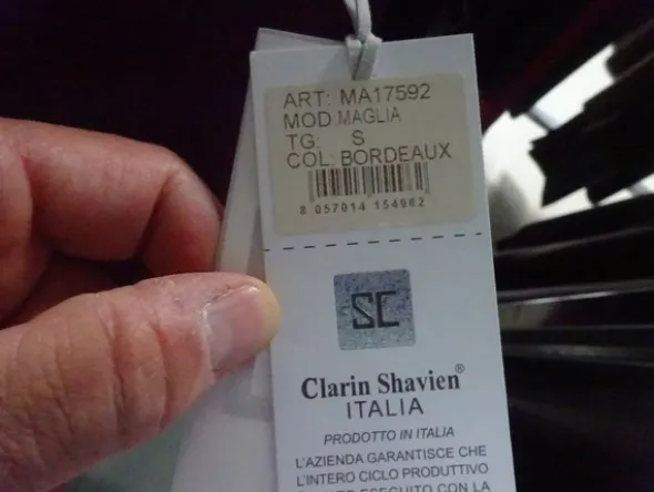 5#5425 Abbigliamento e arredi da negozio