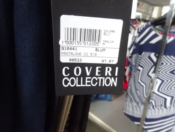 5#5425 Abbigliamento e arredi da negozio