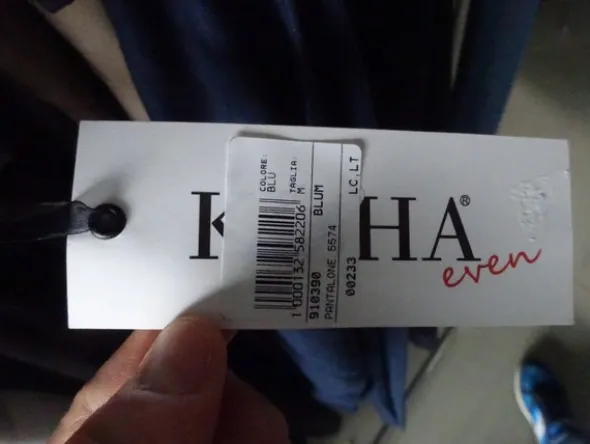 5#5425 Abbigliamento e arredi da negozio