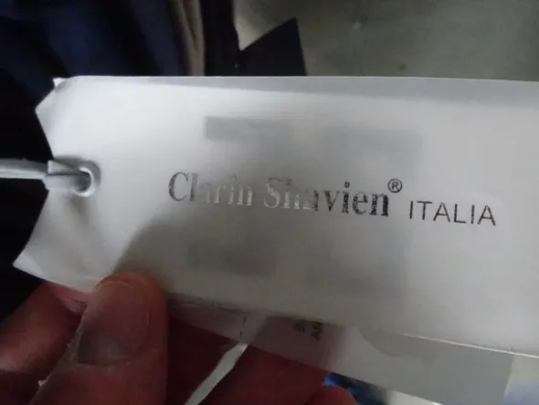 5#5425 Abbigliamento e arredi da negozio