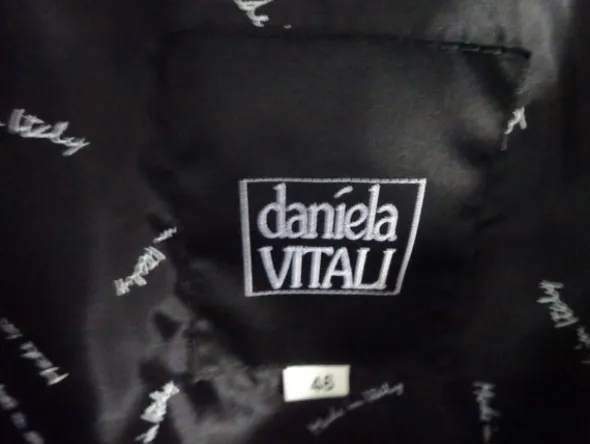 5#5425 Abbigliamento e arredi da negozio