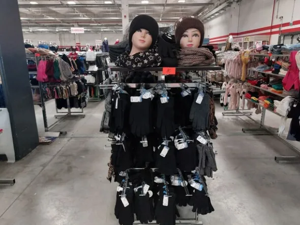 10#8450 Abbigliamento uomo donna bambino
