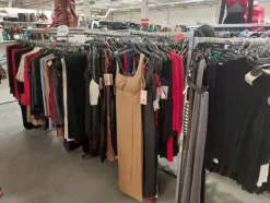 10#8450 Abbigliamento uomo donna bambino