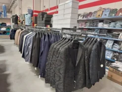10#8450 Abbigliamento uomo donna bambino