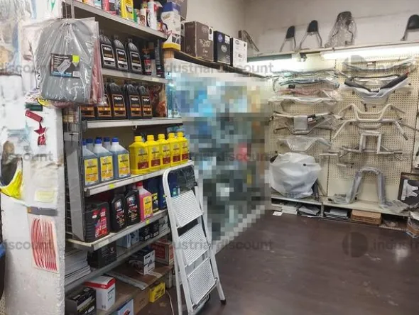 6#8890 Accessori e ricambi moto e arredamento per negozio
