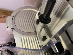 Affettatrice pari al nuovo