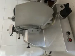 Affettatrice professionale a gravità