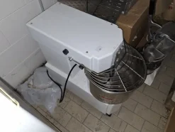 8#8242 Affettatrici Swedlinghaus e frigo