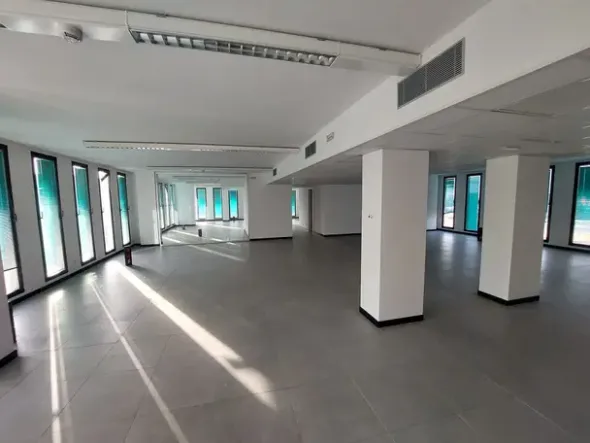 #2537636 Affittasi ufficio di circa mq.300 – metratura disponibile su vari piani