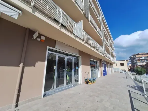 #24679 AFFITTO - locale commerciale a Marigliano