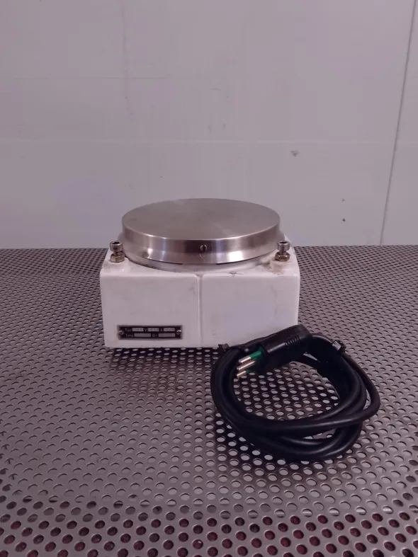 AGITATORE MAGNETICO CON PIASTRA RISCALDANTE (LAB-PIA-9)