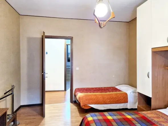 #23026 Albergo con Bar-Ristorante e due appartamenti
