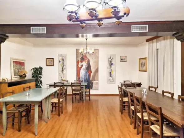 #23026 Albergo con Bar-Ristorante e due appartamenti