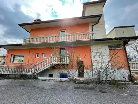 #15366 Albergo con ristorante e ampio parcheggio