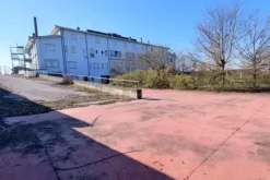 #14914 Albergo da ristrutturare e terreno sportivo