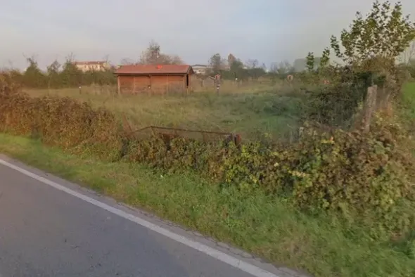#14914 Albergo da ristrutturare e terreno sportivo