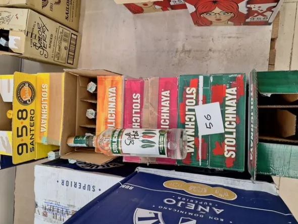 1#8432 Alimenti vari e articoli cucina