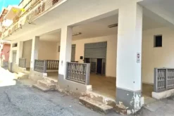 #25523 Ambienti direzionali al piano terra con portico