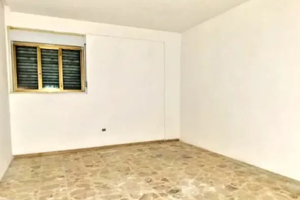 #25523 Ambienti direzionali al piano terra con portico