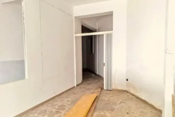 #25523 Ambienti direzionali al piano terra con portico