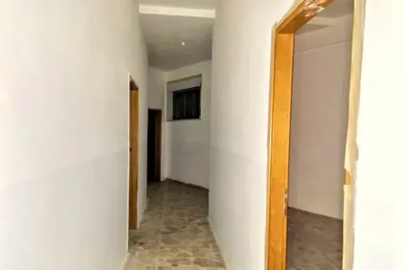 #25523 Ambienti direzionali al piano terra con portico