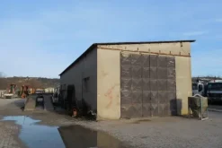 #4743 Ampio capannone con area pavimentata