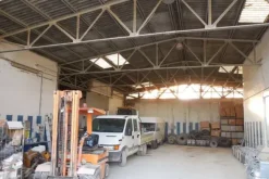 #4743 Ampio capannone con area pavimentata