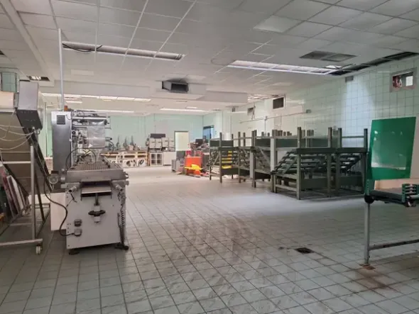 #2537116 Ampio capannone industriale con abitazione
