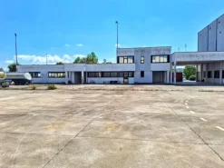 #2534002 Ampio complesso industriale a Jesi